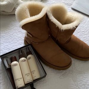 Ugg boots with cleaning set